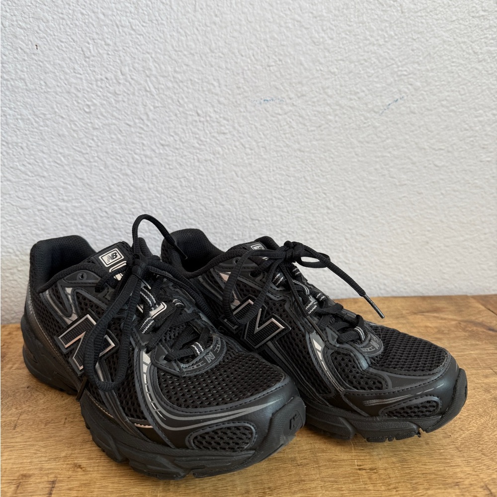 New Balance Black 740, women’s size 8 / men’s size 5.5